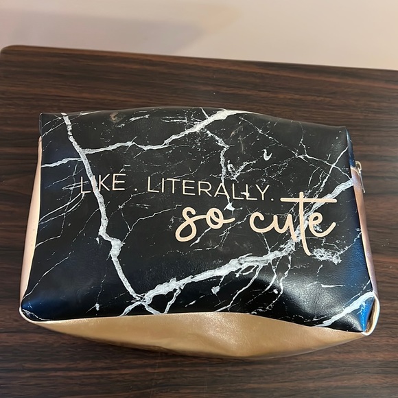 Marble Like Makeup Bag - Picture 4 of 4